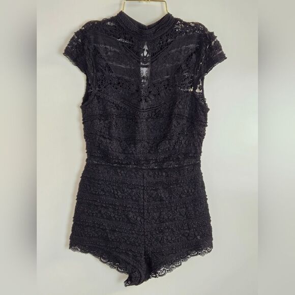 Kimchi Blue Pants - Kimchi Blue Lace Romper w Cap Sleeves Sz S Black